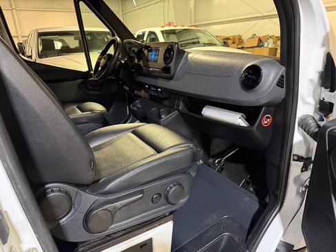 Used 2020 Freightliner Sprinter 2500 image 17