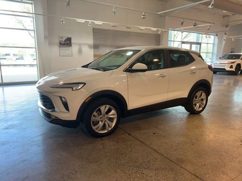 Used 2025 Buick Encore GX Preferred AWD/4WD image 7