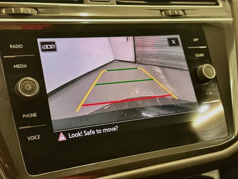 Used 2024 Volkswagen Tiguan SE AWD/4WD image 22