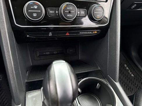 Used 2023 Volkswagen Atlas SEL R-Line AWD/4WD image 34