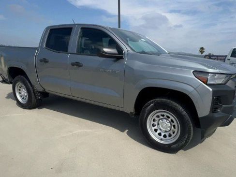 Used 2024 Chevrolet Colorado W/T image 2