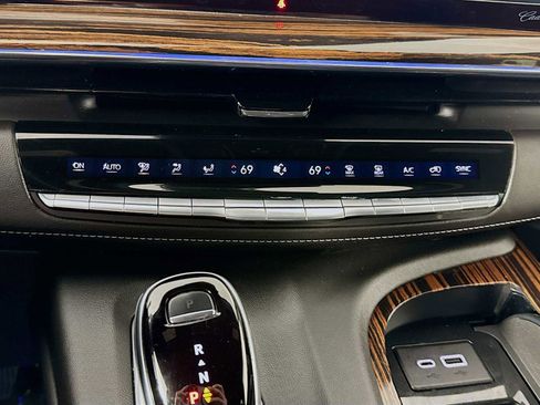 Used 2022 Cadillac Escalade ESV Luxury image 16