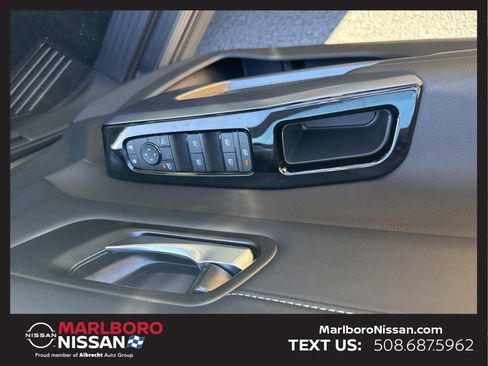 New 2025 Nissan Pathfinder SL w/ Black Appearance Package image 29