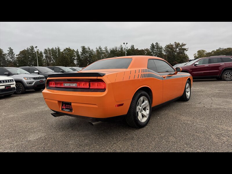 Used 2012 Dodge Challenger SXT RWD image 5
