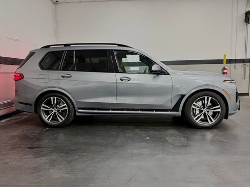 Used 2023 BMW X7 xDrive40i w/ M Sport Package AWD/4WD image 5