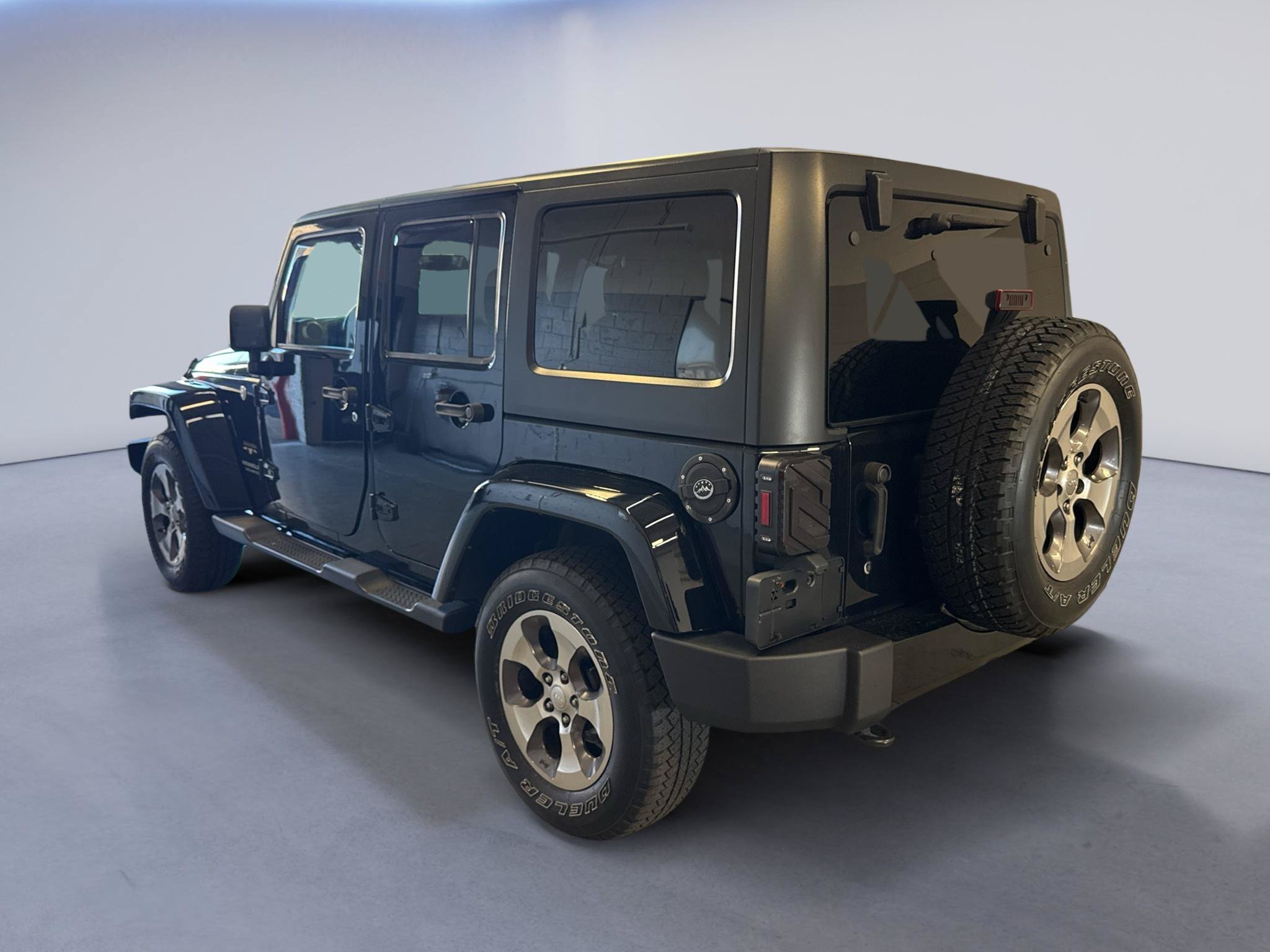 Used 2016 Jeep Wrangler Unlimited Sahara w/ Dual Top Group AWD/4WD image 5