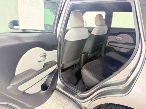 Used 2014 Kia Soul EV image 24