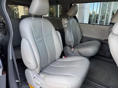 Used 2013 Toyota Sienna XLE FWD image 10