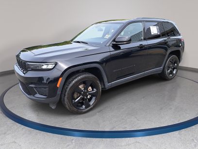 Used 2023 Jeep Grand Cherokee Altitude