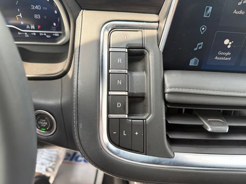 Used 2023 Chevrolet Tahoe Z71 w/ Luxury Package AWD/4WD image 16