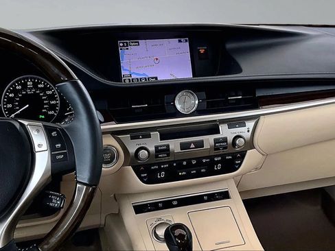 Used 2015 Lexus ES 350 w/ Luxury Package FWD image 9