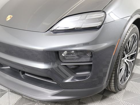 Used 2024 Porsche Macan 4 Electric image 13