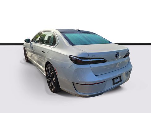 Certified 2023 BMW i7 xDrive60 AWD/4WD image 4