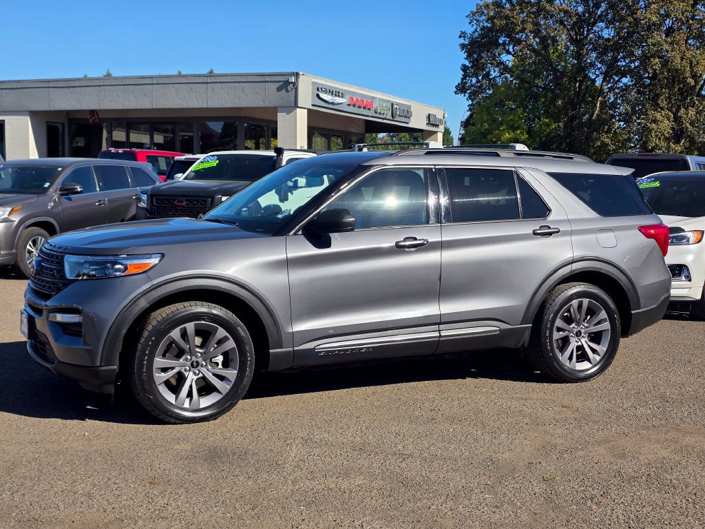 Used 2021 Ford Explorer XLT w/ Equipment Group 202A AWD/4WD image 29