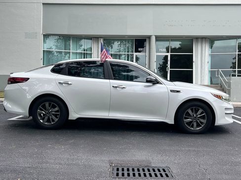 Used 2017 Kia Optima LX w/ Value Package image 6