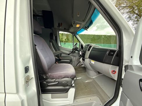 Used 2017 Mercedes-Benz Sprinter 2500 image 19