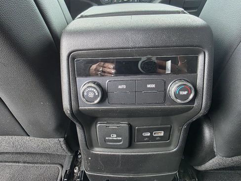 Used 2023 GMC Acadia SLT image 12