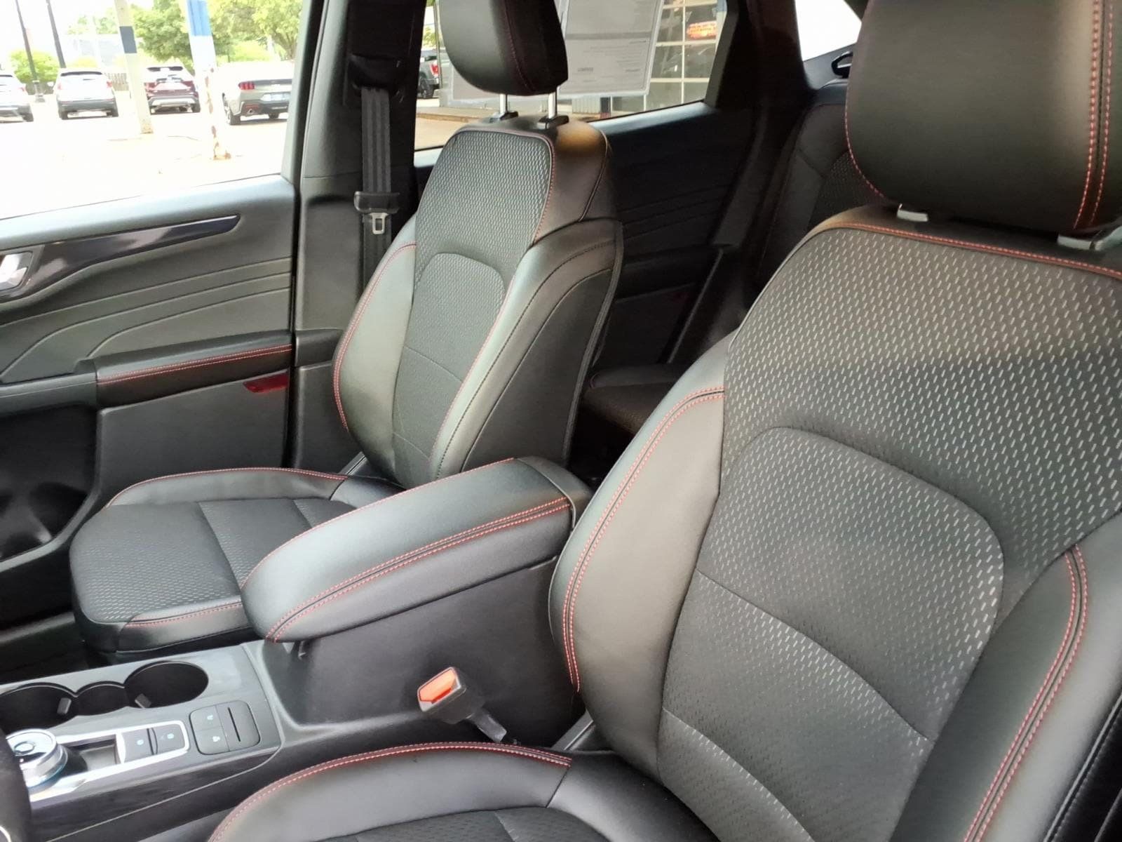 Used 2025 Ford Escape ST-Line w/ Cold Weather Package FWD image 11