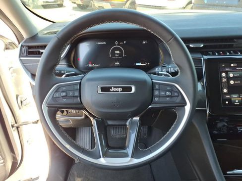 Used 2023 Jeep Grand Cherokee Laredo image 20