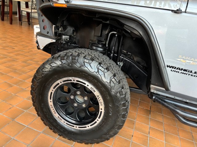 Used 2013 Jeep Wrangler Unlimited Sahara w/ Connectivity Group AWD/4WD image 12