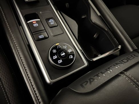 Used 2022 Nissan Pathfinder SV image 25