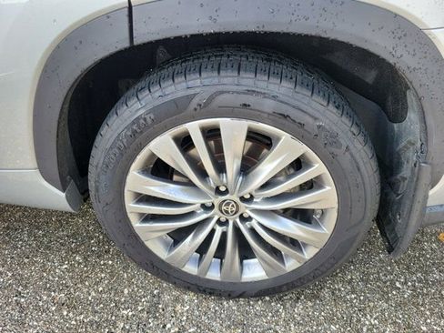 Used 2022 Toyota Highlander Platinum image 7