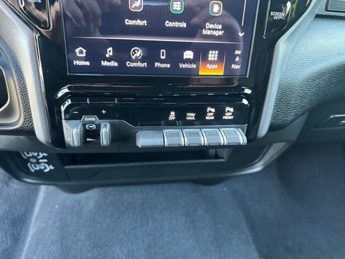 Used 2025 RAM 2500 Big Horn AWD/4WD image 30