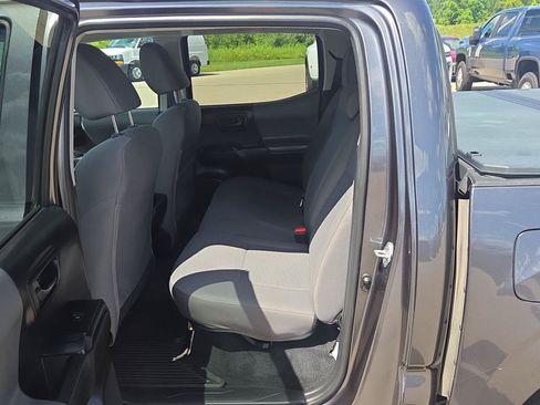 Used 2021 Toyota Tacoma SR AWD/4WD image 12