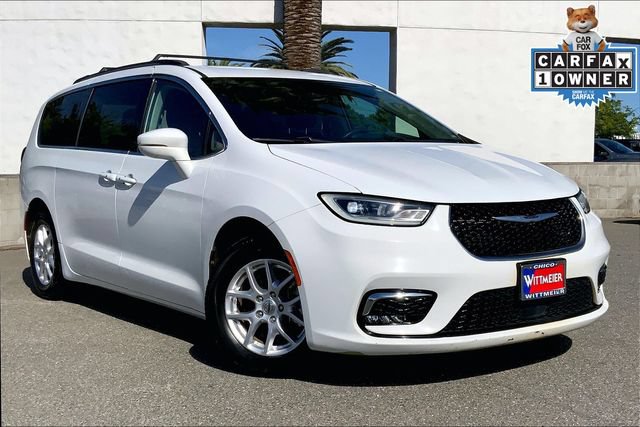 Used 2022 Chrysler Pacifica Touring-L FWD image 2