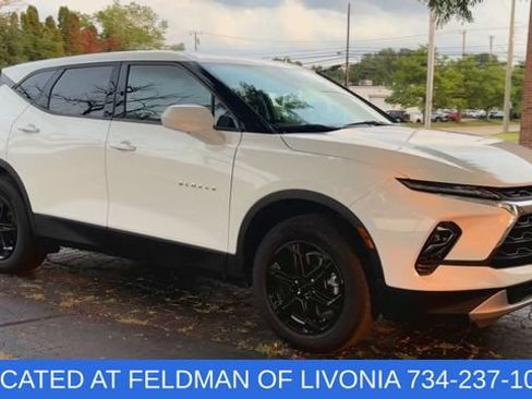 Used 2025 Chevrolet Blazer LT AWD/4WD image 2