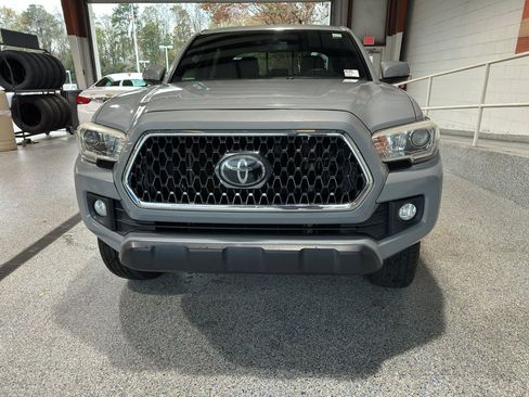 Used 2018 Toyota Tacoma TRD Off-Road w/ Technology Package image 9