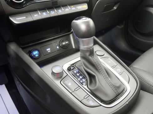 Used 2023 Hyundai Kona Limited FWD image 23