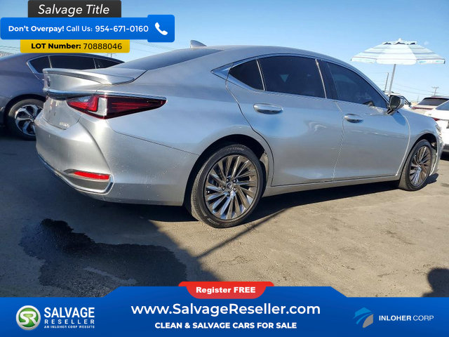 Used 2024 Lexus ES 300h w/ Premium Package FWD image 4