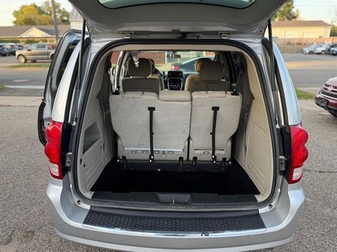 Used 2012 Dodge Grand Caravan SE image 13