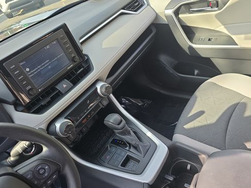 Certified 2022 Toyota RAV4 XLE image 24