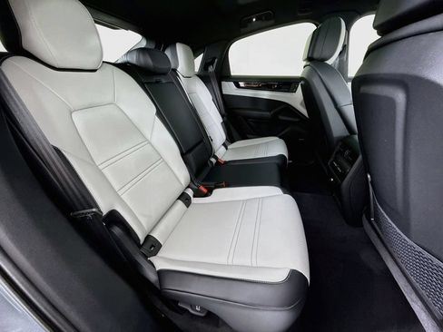New 2026 Porsche Cayenne Coupe AWD/4WD image 29