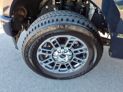 Used 2025 Ford F350 Platinum w/ Platinum Plus Package image 9