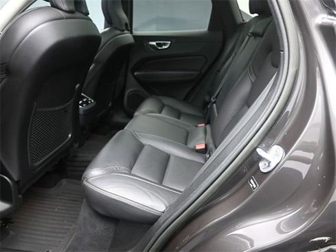 Certified 2023 Volvo XC60 B6 Ultimate w/ Protection Package Premier AWD/4WD image 21