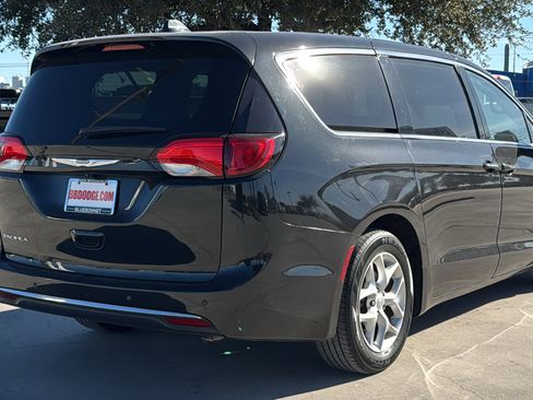 Certified 2020 Chrysler Pacifica Touring w/ Tire & Wheel Group image 5