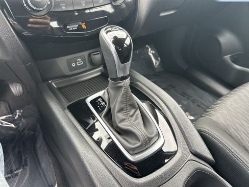 Used 2020 Nissan Rogue S AWD/4WD image 17