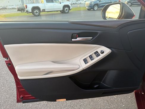 Used 2020 Toyota Avalon XLE image 8