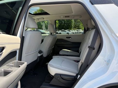 New 2026 Nissan Pathfinder SL w/ SL Premium Package AWD/4WD image 12