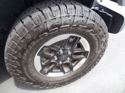 Used 2018 Jeep Wrangler Unlimited Sahara AWD/4WD image 16