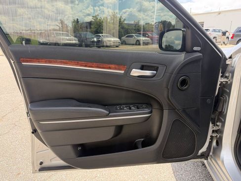 Used 2012 Chrysler 300 Limited RWD image 9