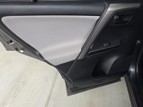 Used 2014 Toyota RAV4 LE FWD image 28