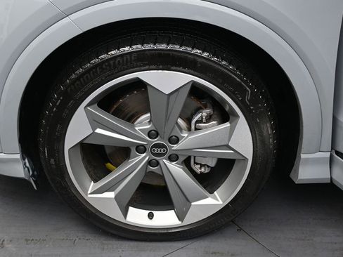 Used 2025 Audi Q4 e-tron Premium Plus w/ Premium Plus image 37