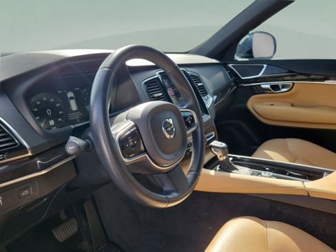 Used 2017 Volvo XC90 T6 Momentum w/ Vision Package image 26