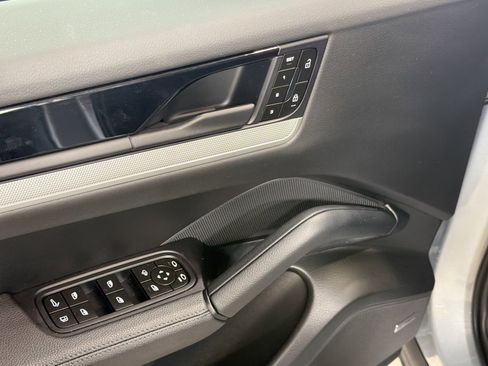 Certified 2026 Porsche Cayenne E-Hybrid AWD/4WD image 23