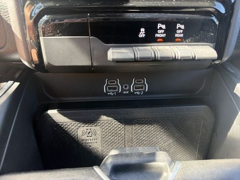 Used 2025 RAM 1500 Laramie AWD/4WD image 32