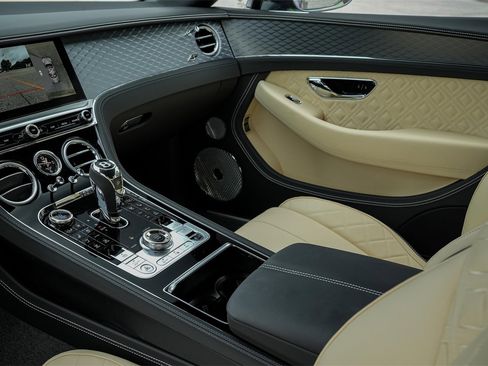 Certified 2024 Bentley Continental GT V8 image 18
